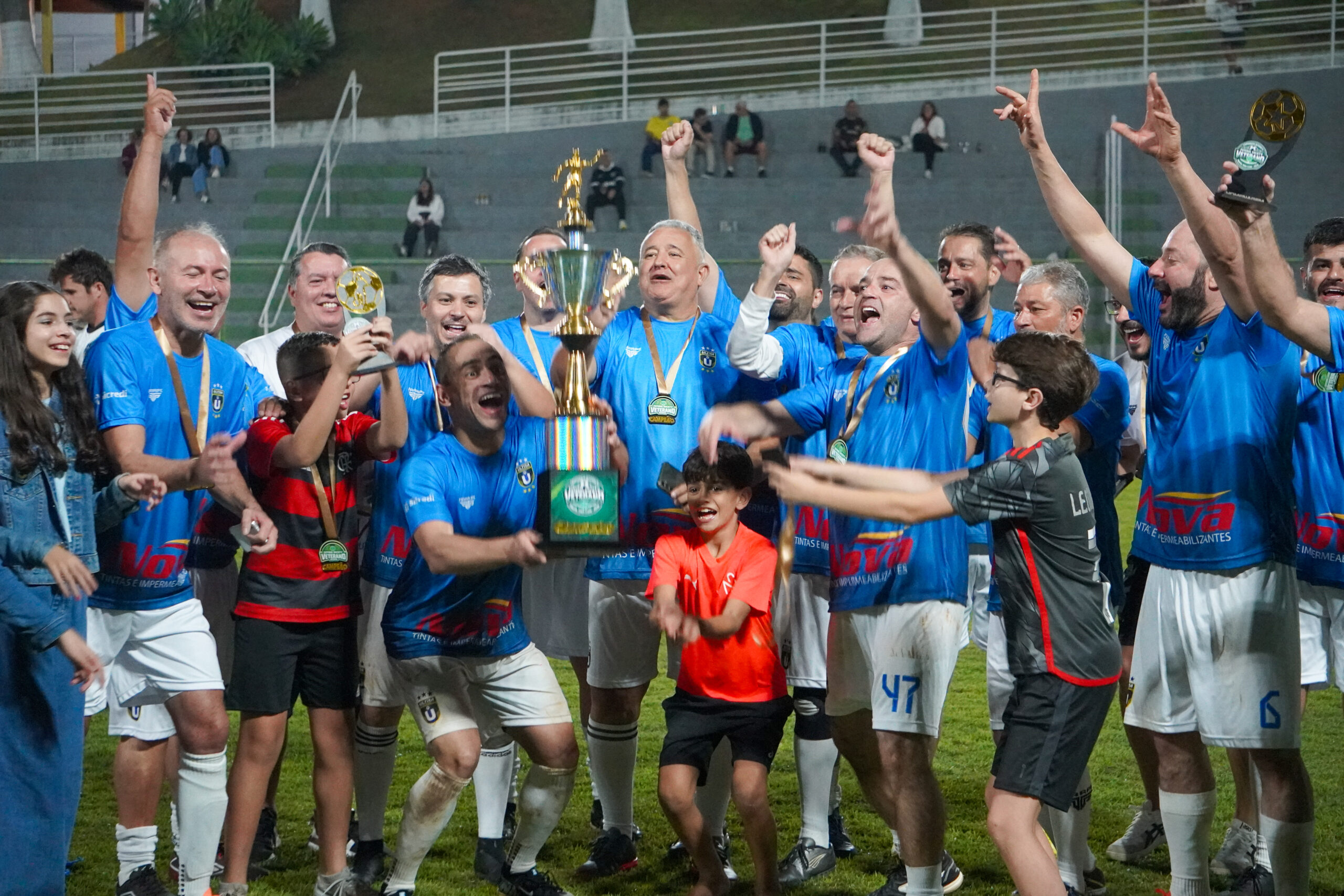 Final do Campeonato Veterano reúne atletas e torcida no Pontal Tênis Clube