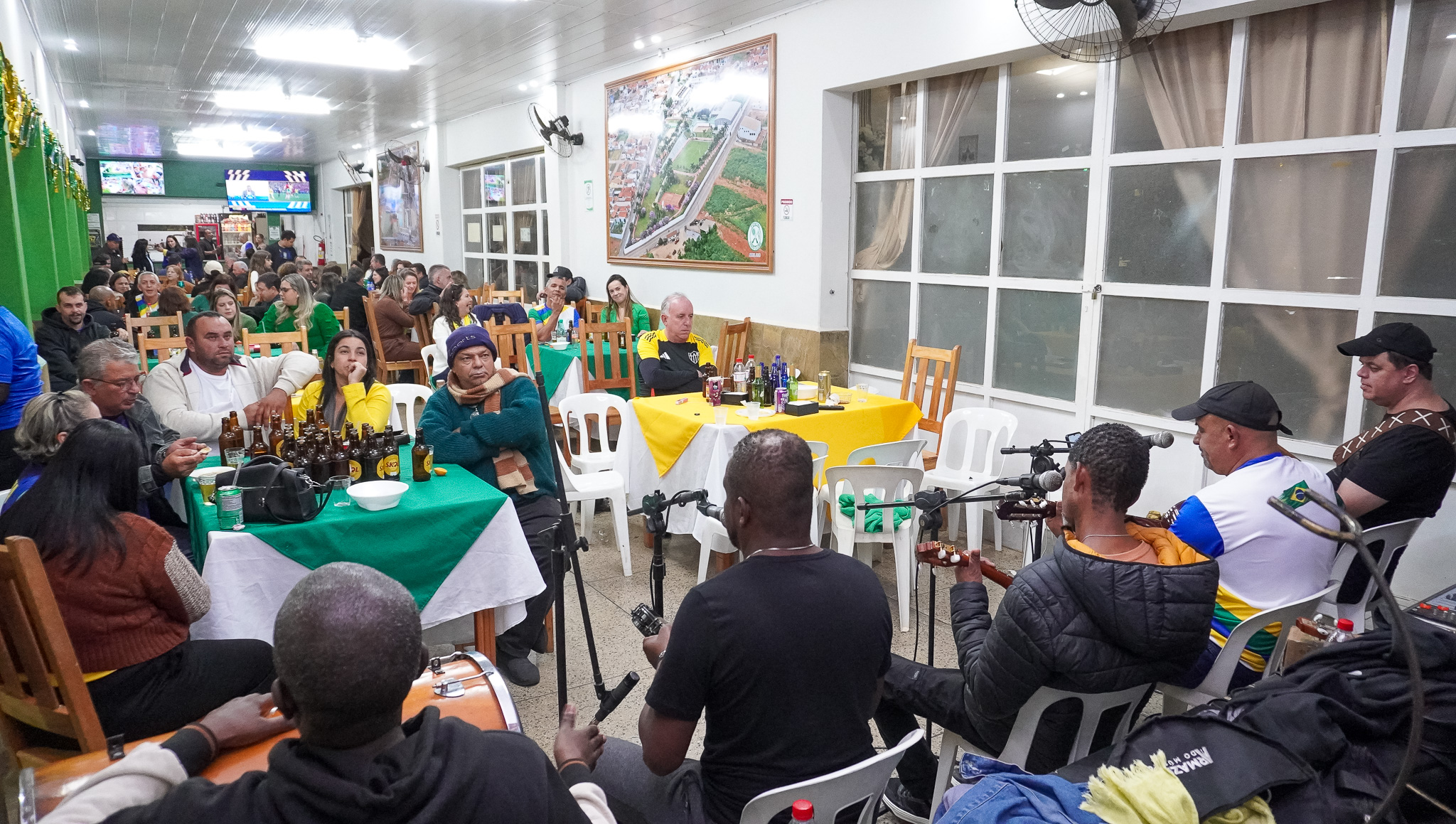 Pontec reúne torcida para acompanhar Brasil x Marrocos em clima de confraternização